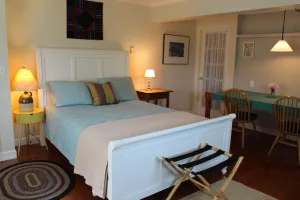 Image of Charming Studio, Private Bath, Kitchenette, Deck, Walk to  Beach