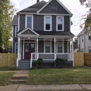 Image of Centrally located, completely remodeled Full Apt unit