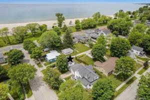 Image of Lighthouse Cottage: 1 block from the beach, 2 blocks to downtown!