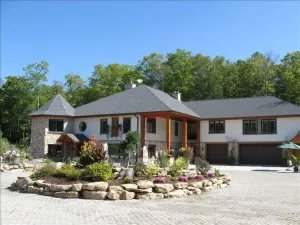 Image of Unique Setting - Built on Quarry Bed