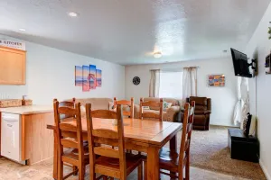 Image of ★Clean Home\/SUU\/Parks\/Weddings\/Dogs allowed with pet fee