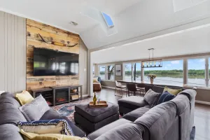 Image of Luxury River Front Cottage With Hot Tub & Spectacular Views