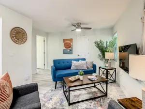 Image of St Pete Charm! 2bd\/1ba walk downtown 1st Floor