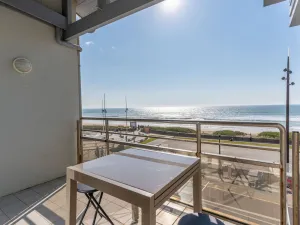 Image of Mimizan Beach: 6-person apartment with balcony and parking