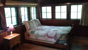 Image of FIVE POINTS~LAKE HAMILTON: Cabin#2 ~ 1BR w\/2 Full Beds, Futon in LR, Full Kitchen, Breakfast \"Fixins\" Provided