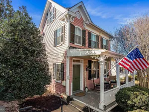 Image of The PINK PEARL in Historic Leesburg