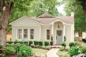 Image of Adorable historic cottage close to downtown and colleges