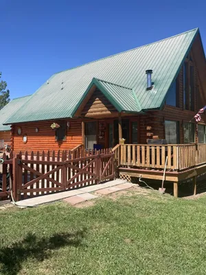 Image of Cozy, Quiet Small Town Log Home. With Beautiful Mountain View.