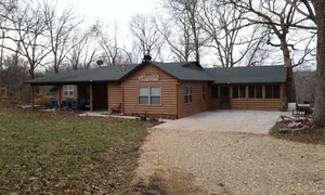 Image of Driftwood River Lodge on the Meramec River. Steelville, MO.