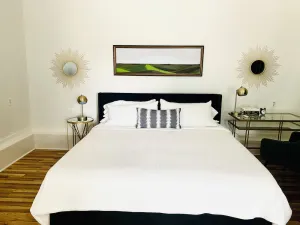 Image of Spacious guesthouse located in the heart of Weatherford.