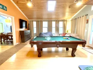 Image of Full HOME with hot tub! Enjoy your stay at The Salty Dog!