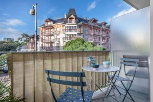 Image of Appartement avec double terrasse - 170m de la plage