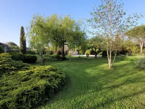 Image of The countryside in the city center, swimming pool, large garden, quiet.