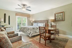 Image of Beso Del Sol Beauty Studio Oasis Dunedin | Unit 409