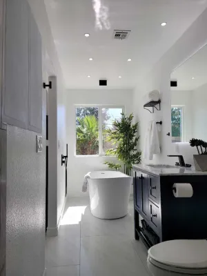 Image of Executive Chic Corporate Housing 3 Bed 2 Bath Las Vegas 5 Mins from Airport
