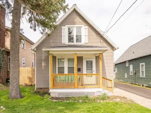 Image of Cozy~Winton Village~King~Short walk to restaurants