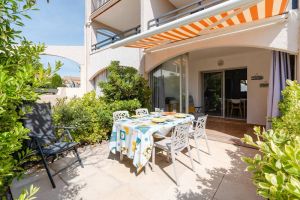 Image of Duplex à Saint-Pierre-La-Mer - Parking, 2 Chambres, Terrasse - FR-1-409A-24