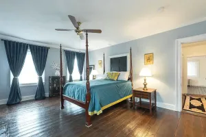 Image of Spacious room in ca. 1830 home