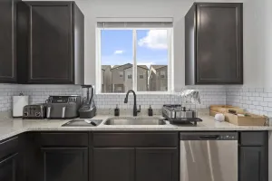 Image of Downtown abode w\/mountain views