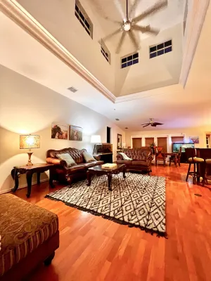 Image of Sunshine Stables- a tropical Florida retreat