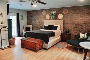 Image of Peaceful Poolside Guesthouse just off I75