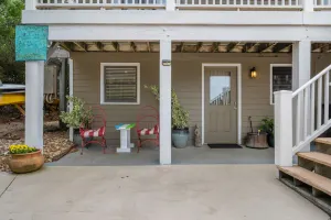 Image of Cozy Appartment: Hottub, Kayak, SUPs, and Bikes. Dogs or cats ✅