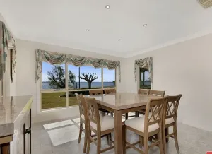 Image of Luxury Waterfront Pet Friendly Accomodation.