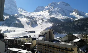 Image of Studio cabin - sleeps 4 - facing the slopes with balcony - south-west exposure