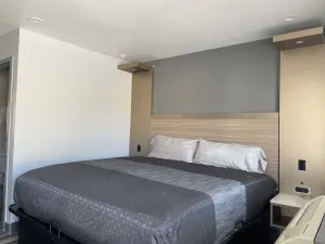 Image of Bronco Motel South Central