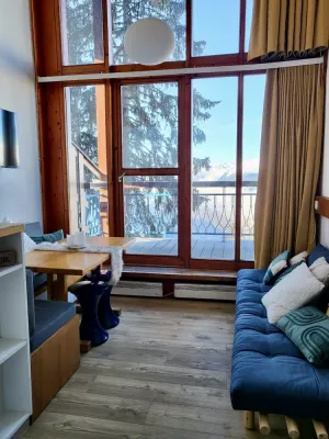 Image of Apartment Mezzanine Perriand Arcs 1800 Valley View