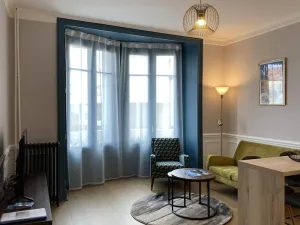 Image of Elegant Suite in Central Vichy – Modern Amenities & Prime Location