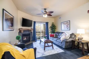 Image of Beautifully Updated PC condo w Pool, Hot Tub, Gym!