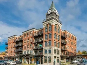 Image of King bed, water and city view, gourmet kitchen, Jewel of Fairhaven  FT505