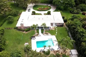 Image of Luxurious Waterfront House w\/ Pool Gym Kayaks