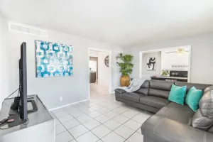 Image of POOL, Sleeps 10, CENTRALY LOCATED, game room, pets. great for LONG TERM stays.