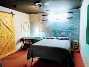 Image of Industrial apt nearby Melbourne Beach & Downtown for 3