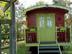 Image of Charming Wooden Caravan in Bucolic Valley with Terrace & Family-Friendly Amenities