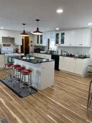 Image of Retro House\/Titletown \/Lambeau area