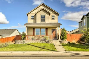 Image of Oregon Home ~ 17 Mi to The Last Blockbuster!
