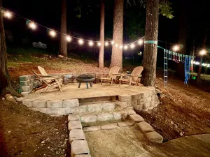 Image of FirePit~Horseshoes~King Bed~Near Lake, Wine, Farms