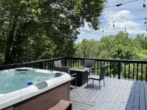Image of Perfect Location, Close to town, Pet Friendly Cabin with a View, NEW HOT TUB