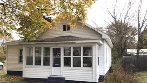Image of Cottage Just 2 Blocks to Beach and Town