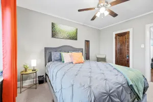 Image of Spacious APT\/Comfy Bed\/Free Parking\/22mins to ORD&MDW