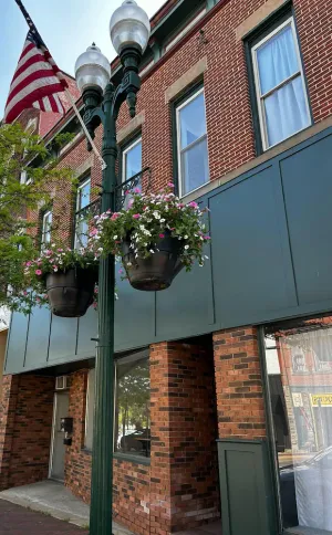Image of 2nd Floor City 1 Bedroom Apartment in Downtown Geneva!