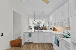 Image of Beautiful renovated 1st fl condo in Falling Waters, 10 min to Beaches\/ 5th Ave