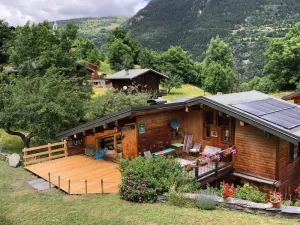 Image of Located less than 2 km from the ski lifts providing access to Arc 2000,