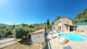 Image of Villa with pool in the heart of olive groves