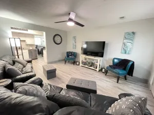 Image of 1st Floor Completely Remodeled, Pets Welcome!!! King & Queen Beds, W\/D in Unit.,