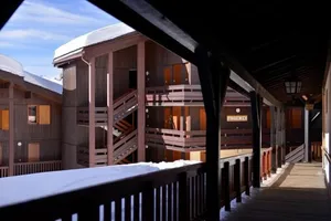 Image of 100m from resort center, 4th floor, view ski slopes\/ski slopes, balcony, tv, ski locker, 28m²