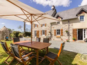 Image of Family house with garden, pets allowed, WiFi and parking in Roncey